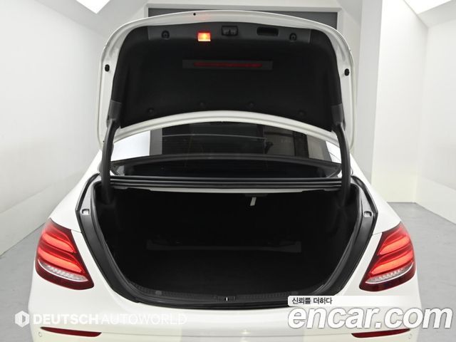 Mercedes-Benz E-Class (W213) E220d Avantgarde 2017 — фото 23