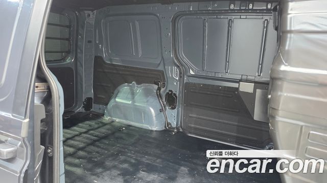 Hyundai Staria Cargo 3-Seater Smart 2023 — фото 12