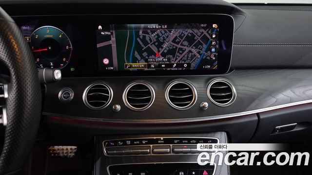 Mercedes-Benz E-Class (W213) E220d 4MATIC AMG Line 2021 — фото 13