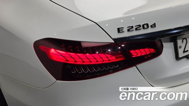 Mercedes-Benz E-Class (W213) E220d 4MATIC AMG Line 2021 — фото 23