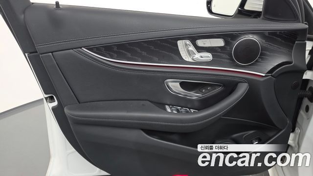 Mercedes-Benz E-Class (W213) E220d 4MATIC AMG Line 2021 — фото 24
