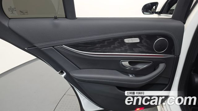 Mercedes-Benz E-Class (W213) E220d 4MATIC AMG Line 2021 — фото 25