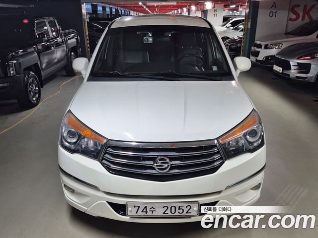 KG Mobility (SsangYong) Korando Turismo 2WD LT 11-seater