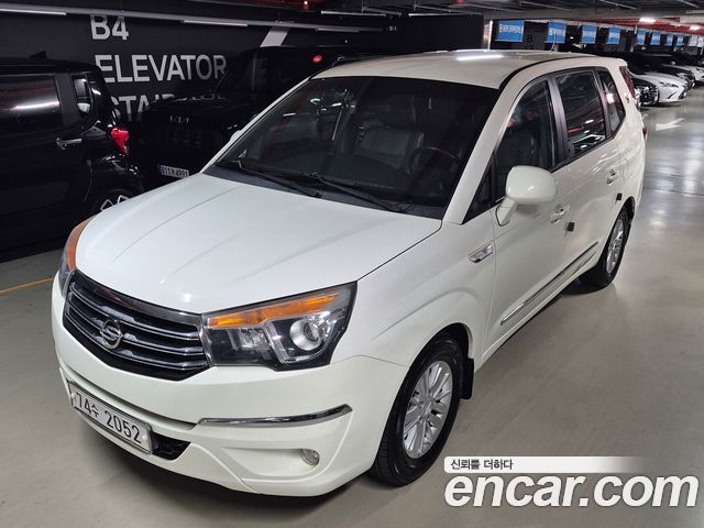 KG Mobility (SsangYong) Korando Turismo 2WD LT 11-seater 2015 — фото 2