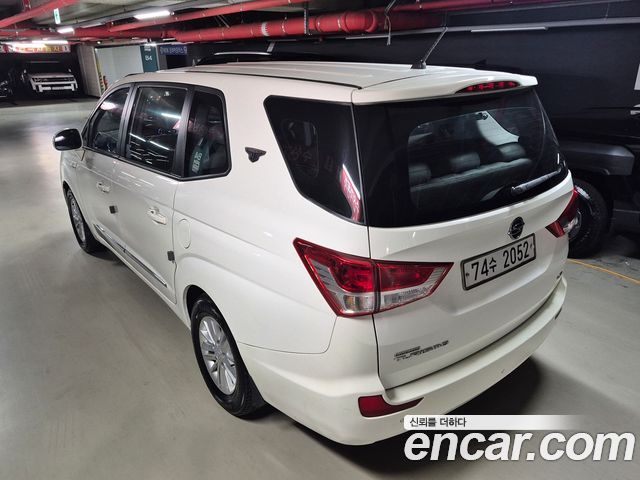 KG Mobility (SsangYong) Korando Turismo 2WD LT 11-seater 2015 — фото 4