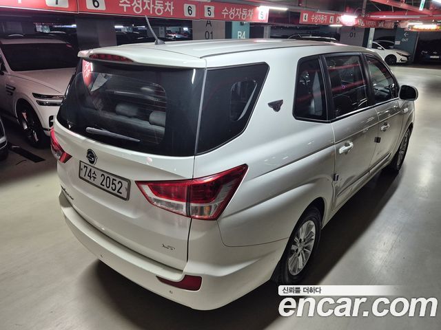 KG Mobility (SsangYong) Korando Turismo 2WD LT 11-seater 2015 — фото 8