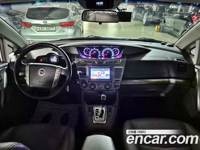 KG Mobility (SsangYong) Korando Turismo 2WD LT 11-seater 2015 — фото 15