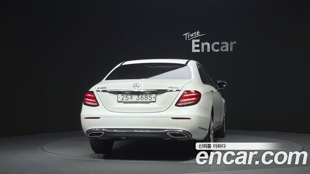 Mercedes-Benz E-Class (W213) E300 4MATIC Exclusive 2018 — фото 4
