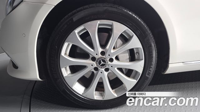 Mercedes-Benz E-Class (W213) E300 4MATIC Exclusive 2018 — фото 5