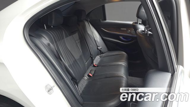 Mercedes-Benz E-Class (W213) E300 4MATIC Exclusive 2018 — фото 16