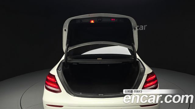 Mercedes-Benz E-Class (W213) E300 4MATIC Exclusive 2018 — фото 24
