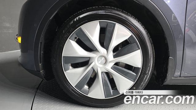 Tesla Model Y Long Range AWD 2021 — фото 5