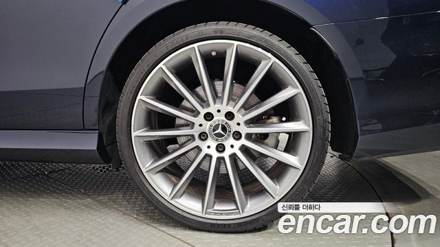 Mercedes-Benz E-Class (W213) E350 4MATIC AMG Line 2022 — фото 27