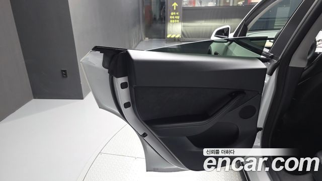 Tesla Model Y Long Range AWD 2021 — фото 31