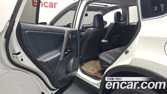 Toyota RAV4 2.5 2WD 4th 2016 — фото 12