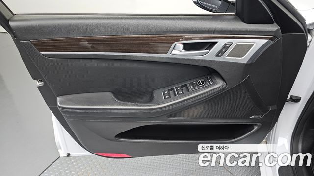 Genesis G80 3.3 GDI AWD Premium Luxury 2017 — фото 24