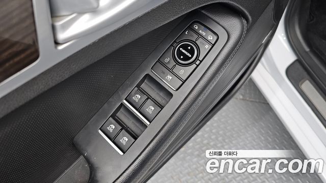 Genesis G80 3.3 GDI AWD Premium Luxury 2017 — фото 29