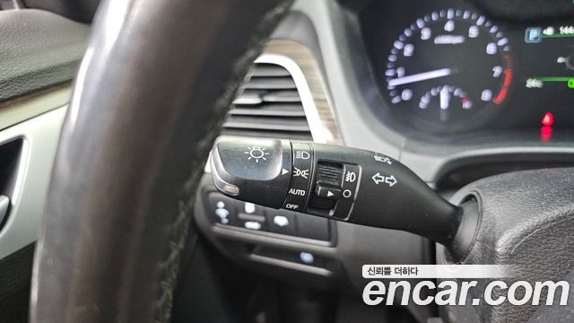 Genesis G80 3.3 GDI AWD Premium Luxury 2017 — фото 30