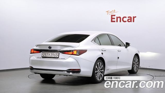 Lexus ES300h (VII) Luxury 2020 — фото 2
