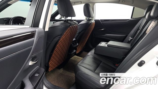 Lexus ES300h (VII) Luxury 2020 — фото 15