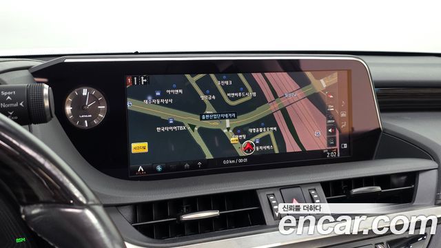 Lexus ES300h (VII) Luxury 2020 — фото 17