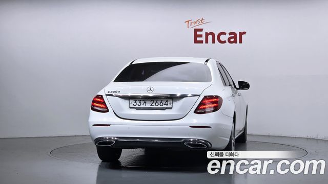Mercedes-Benz E-Class (W213) E220d Avantgarde 2017 — фото 4