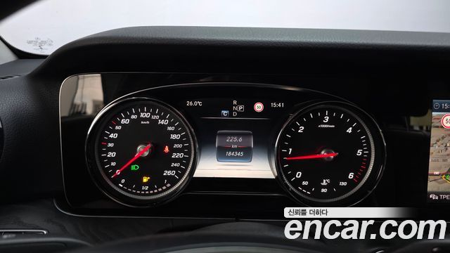 Mercedes-Benz E-Class (W213) E220d Avantgarde 2017 — фото 8
