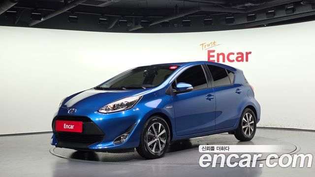 Toyota Prius C 1.5 2019 — фото 1