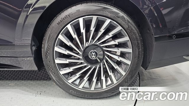 Hyundai Grandeur (GN7) 2,5 Gasoline 2WD Calligraphy 2023 — фото 21