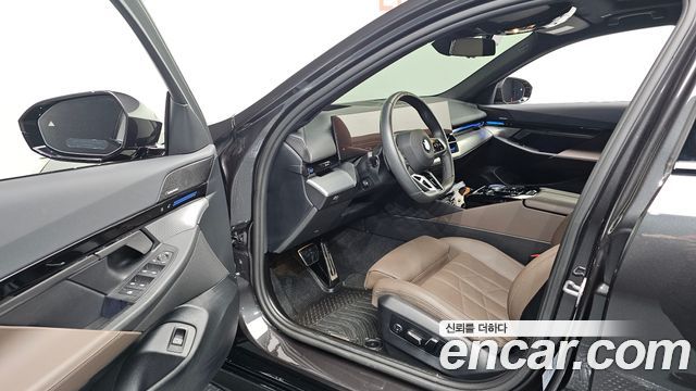 BMW 5 Series (G60) 520i M Sport 2024 — фото 10