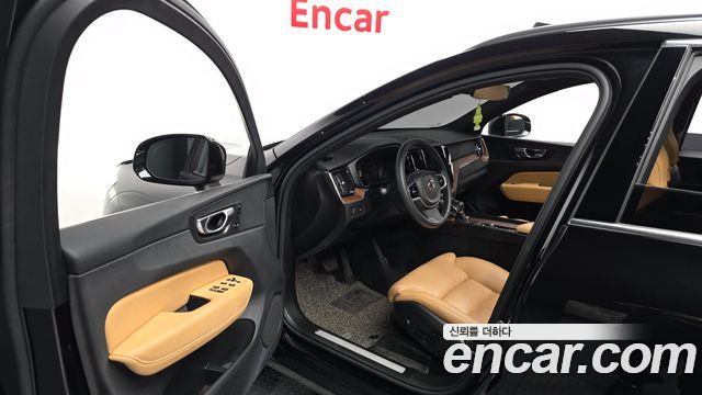 Volvo XC60 (II) D5 Momentum 2019 — фото 10