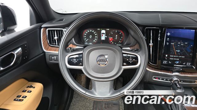Volvo XC60 (II) D5 Momentum 2019 — фото 13