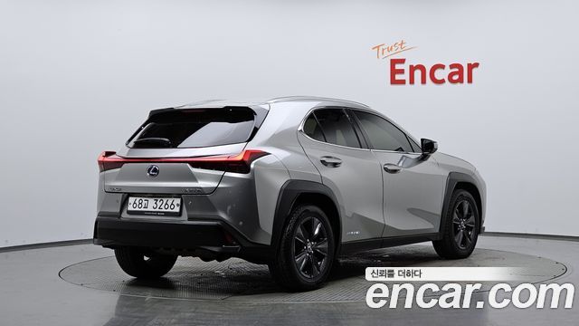 Lexus UX250h 2.0 2WD 2019 — фото 2