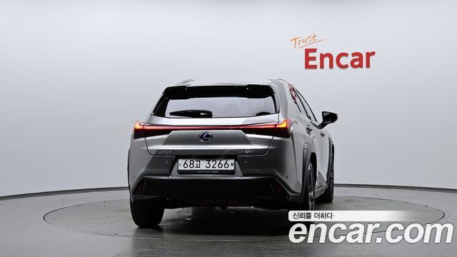 Lexus UX250h 2.0 2WD 2019 — фото 4
