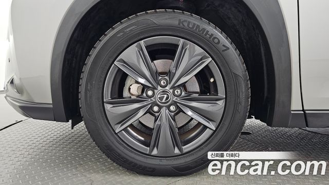 Lexus UX250h 2.0 2WD 2019 — фото 5