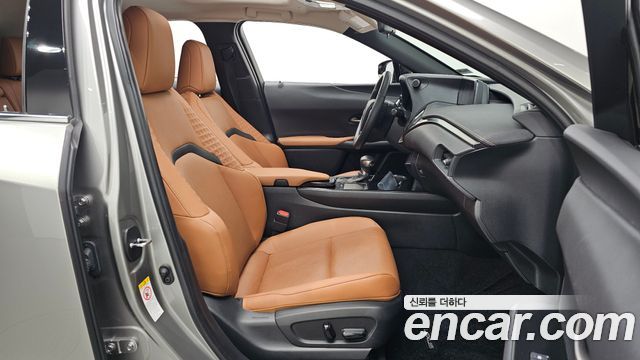 Lexus UX250h 2.0 2WD 2019 — фото 11