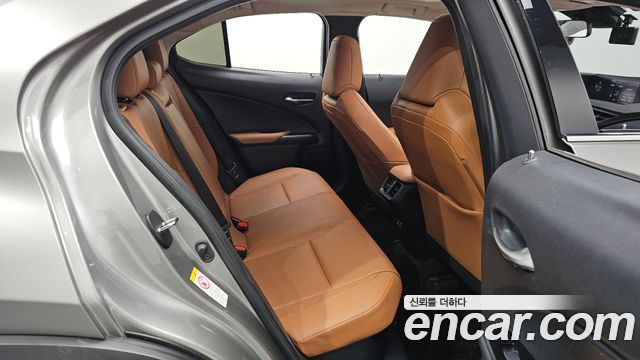 Lexus UX250h 2.0 2WD 2019 — фото 12