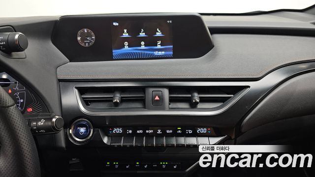 Lexus UX250h 2.0 2WD 2019 — фото 14