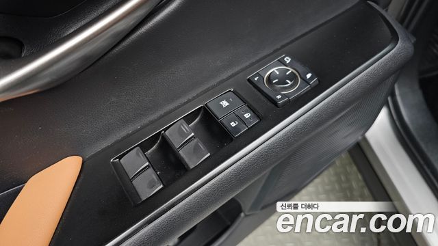 Lexus UX250h 2.0 2WD 2019 — фото 19