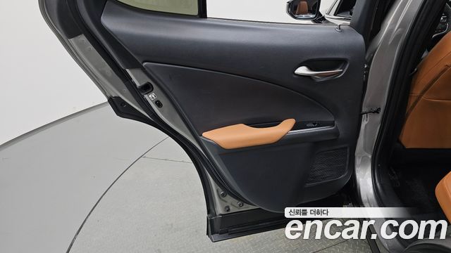 Lexus UX250h 2.0 2WD 2019 — фото 25