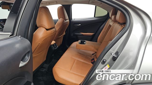 Lexus UX250h 2.0 2WD 2019 — фото 26