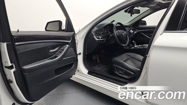 BMW 5 Series (F10) 528i 2012 — фото 10