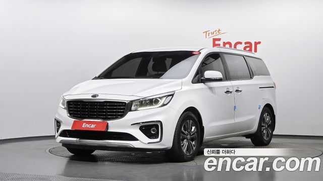 Kia Carnival 9-Seater Luxury 2020 — фото 1
