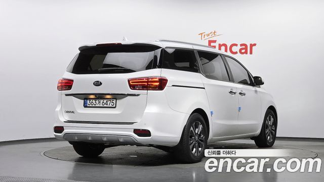 Kia Carnival 9-Seater Luxury 2020 — фото 2