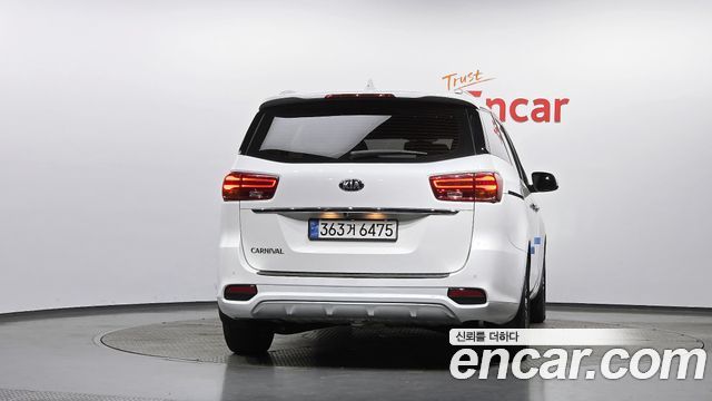 Kia Carnival 9-Seater Luxury 2020 — фото 4