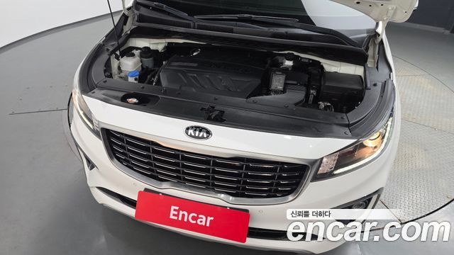 Kia Carnival 9-Seater Luxury 2020 — фото 6
