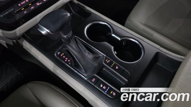 Kia Carnival 9-Seater Luxury 2020 — фото 9