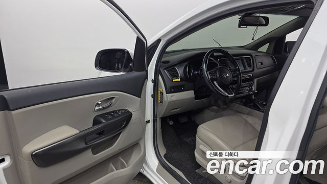 Kia Carnival 9-Seater Luxury 2020 — фото 10