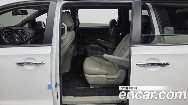 Kia Carnival 9-Seater Luxury 2020 — фото 11