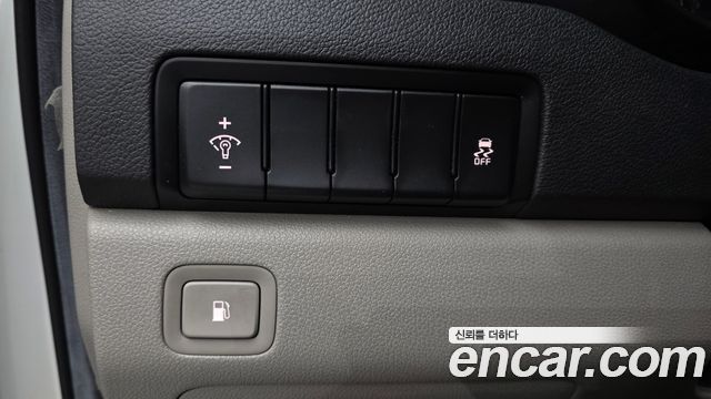 Kia Carnival 9-Seater Luxury 2020 — фото 13